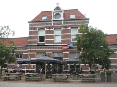 stationsgebouw